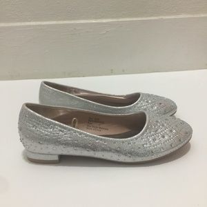 Badley Mischka Women Sz/5 Embellished Silver Ballet Flats